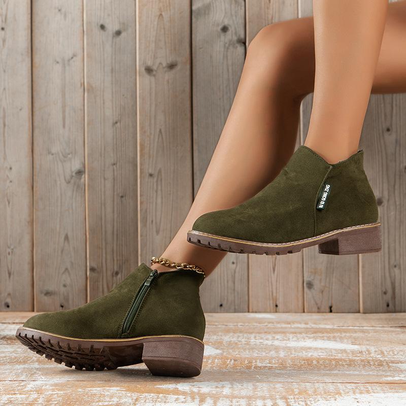 Женские короткие матовые ботинки в стиле ретро с толстым каблуком, плоским дном и молниями по бокам. Ботинки Martin.