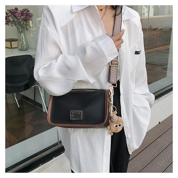 Сумки Бостон Женская 2024 Новая Высококлассная Сумка-багет на плечо: Популярная маленькая сумка-подушка кроссбоди с широким ремнем