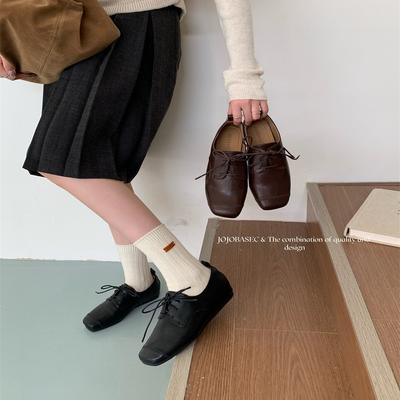 Британский стиль ретро женские туфли на мягкой подошве с одним ремешком женские 2025 осень новые французские черные на шнуровке с квадратным носком лоферы