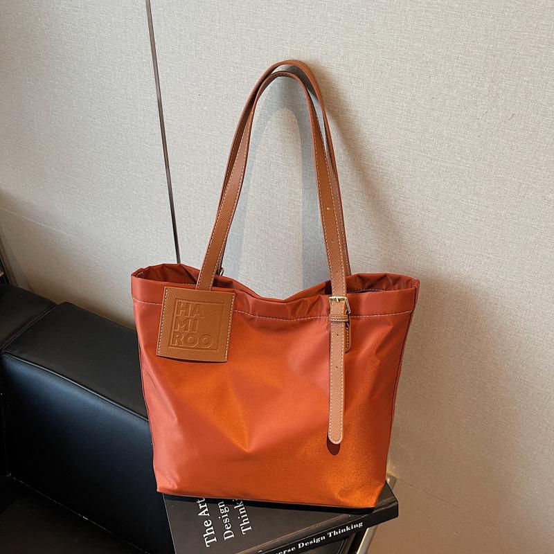 Женская сумка-тоут через плечо для осени 2025 года, универсальная, большой вместимости, высокого класса, для поездок на работу