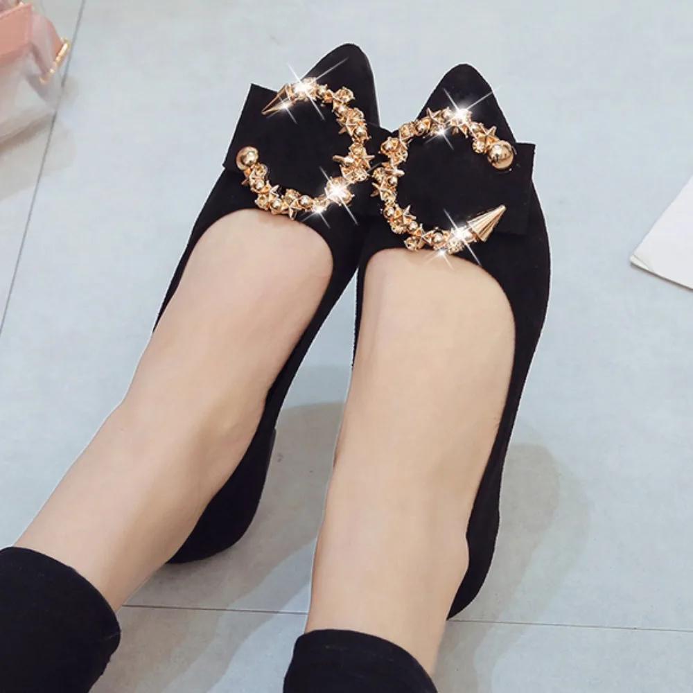 Новинка 2024 года, весенне-осенняя повседневная модная удобная нескользящая износостойкая простая металлическая декоративная женская обувь с острым носком