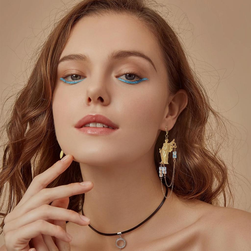 Асимметричные серьги-подвески «Леди Правосудие и Меч», позолоченные, с хрустальными бусинами, с цепочкой