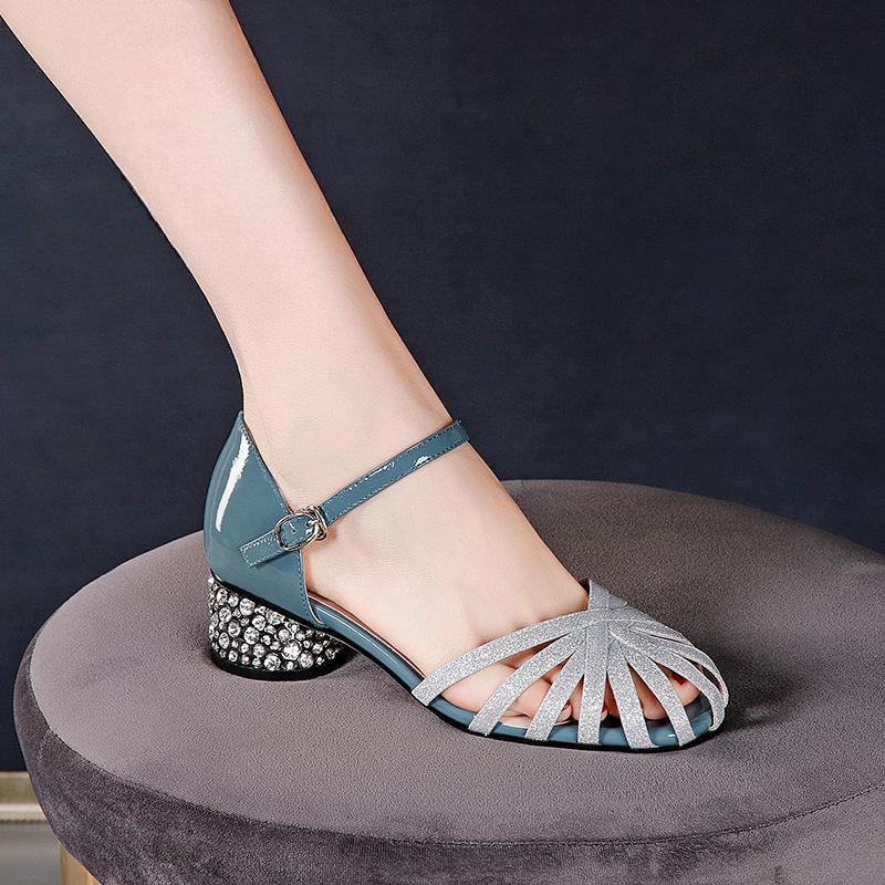 Модные женские туфли на среднем каблуке со стразами, полуромбовидные сандалии в римском стиле для женщин, закрытое предложение высокого качества премиум-класса