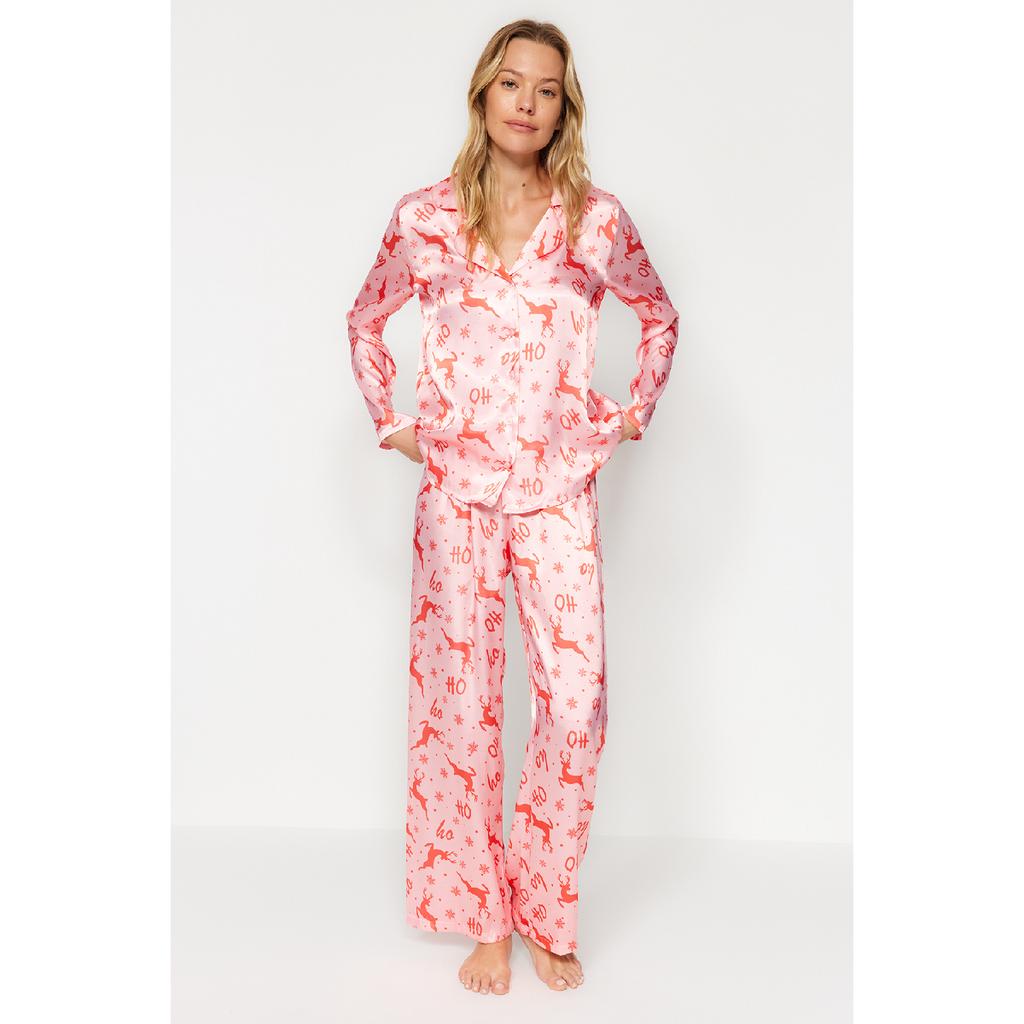 Темно-сине-разноцветный атласный пижамный комплект с новогодней тематикой Thmaw24pt00037