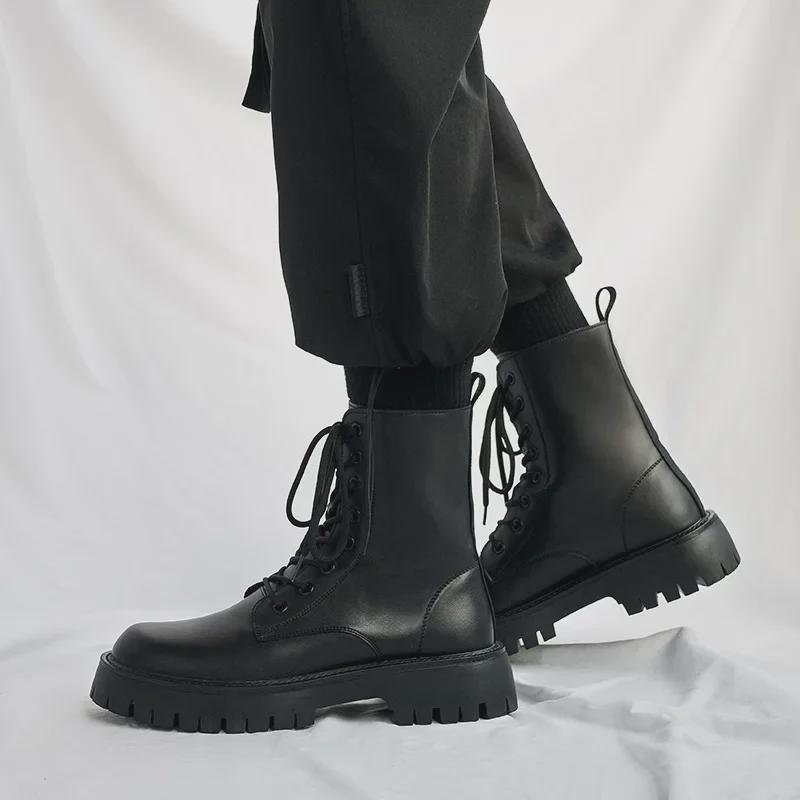 Мужские черные высокие ботинки Martin из мягкой кожи: Британский стиль, толстая подошва, увеличивающие рост, корейский тренд, осенняя байкерская и рабочая одежда.