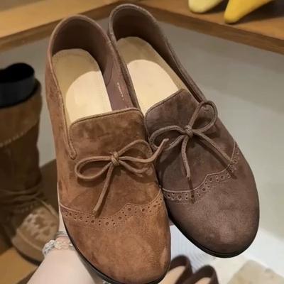 Версия из овчины ~ винтажные замшевые туфли-броги с бантом, лоферы женские 2025 осень и зима, универсальные маленькие кожаные туфли