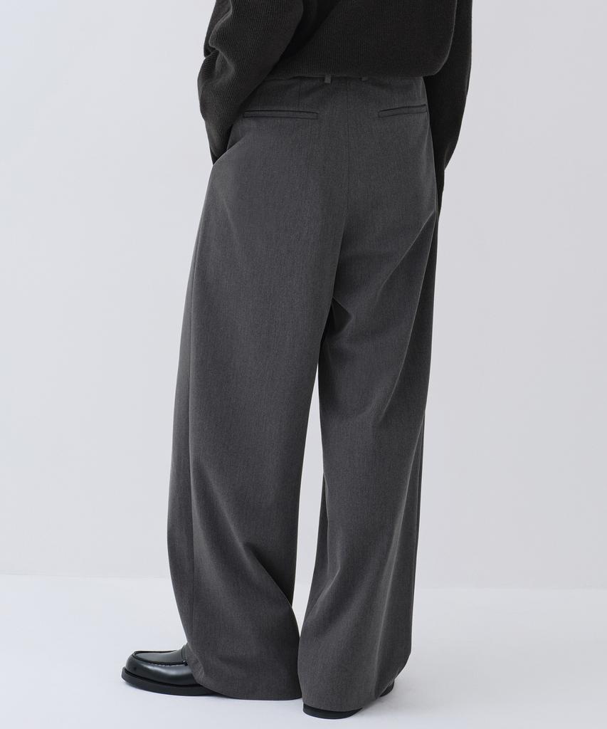 MUSINSA STANDARD Extra Wide Two-Tuck Hidden Elastic Waist Slacks [Medium Gray]