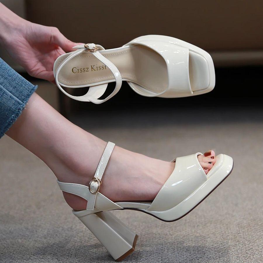 Однословные сандалии-гладиаторы на толстом каблуке женские 2025 новая летняя обувь с юбкой квадратный носок высокий каблук мягкая подошва не устают ноги