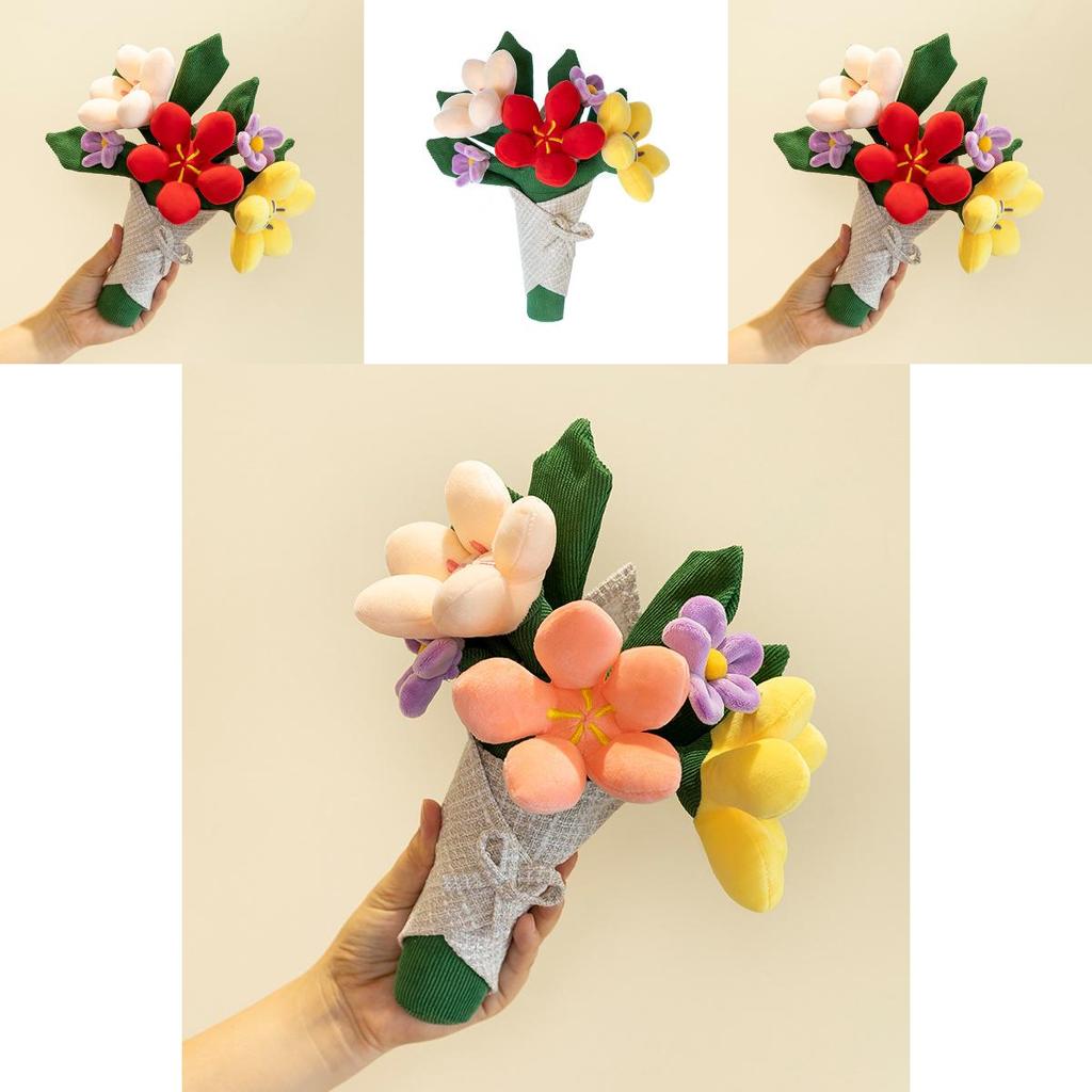 Милая плюшевая игрушка медведь с красивой цветочной композицией в оранжевых, розовых и красных оттенках