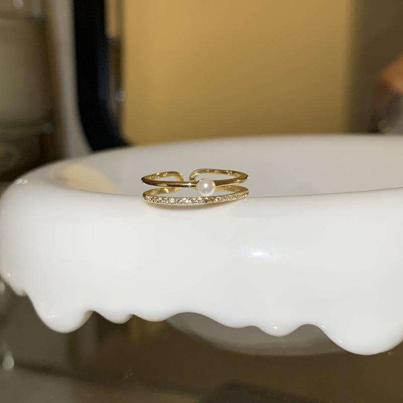 Adjustable Trendy Copper Ring With Stunning Rhinestones And Elegant Pearls For Womens Looks Chic