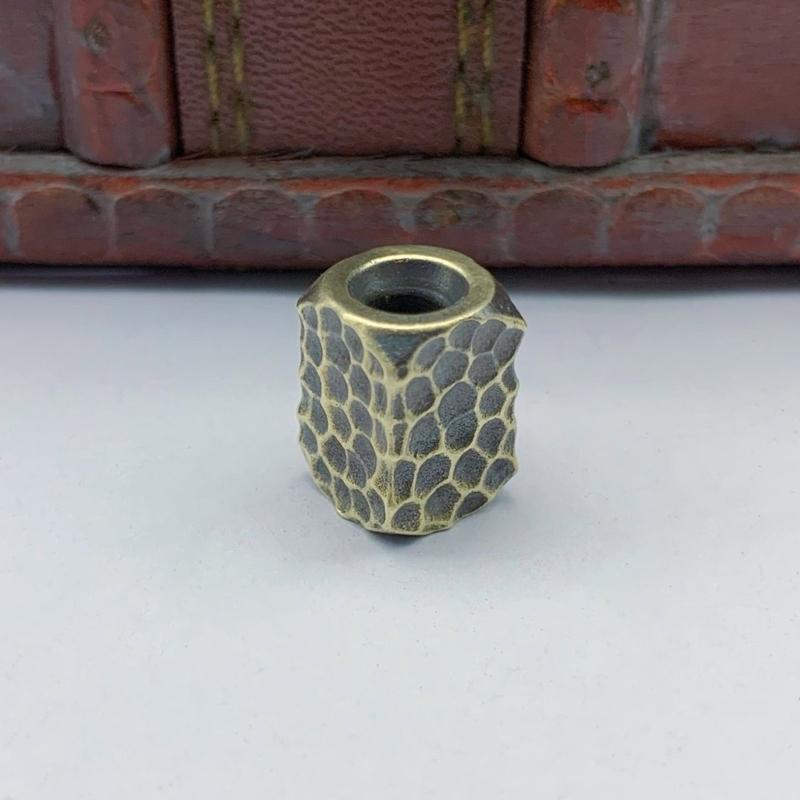 Браслет-брелок из паракорда с бусиной-бочонком Ручная работа Кулон DIY Наручный аксессуар для активного отдыха