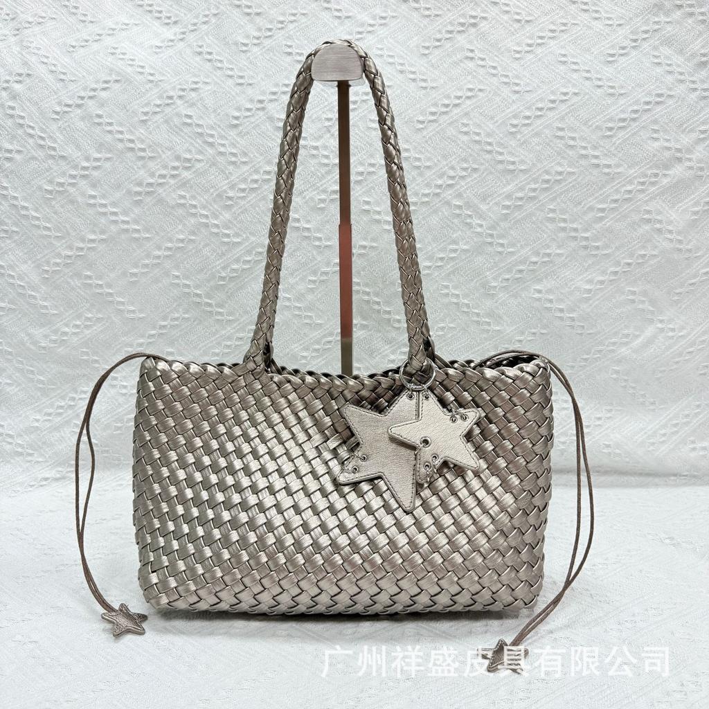 New Niche Design Handmade Champagne Woven Bag Large Capacity Commuter Shoulder Bag Women