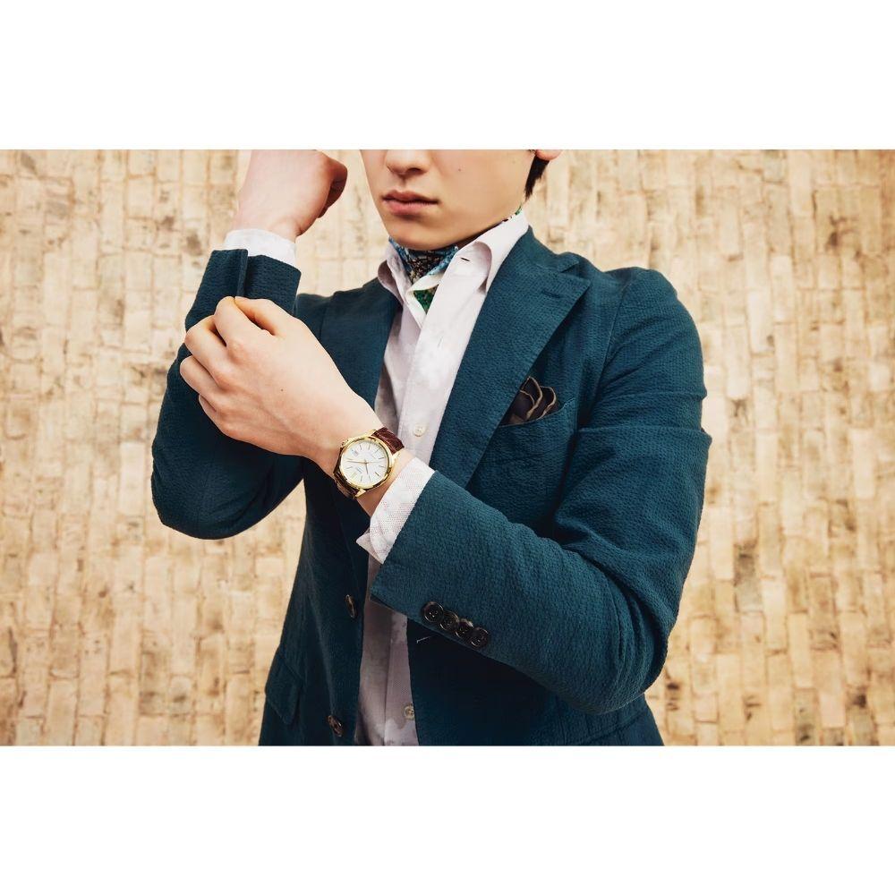 CASIO analog watch with leather strap in and Perfect as a Ideal for men's brown. Elegant, formal, business-appropriate.