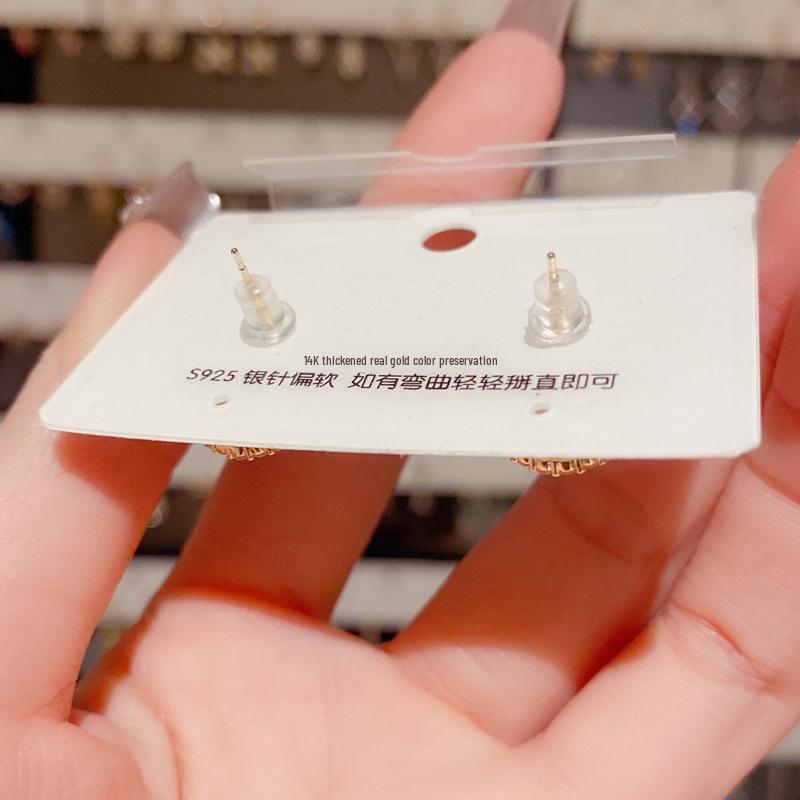 Новые летние серьги с зелеными кристаллами — стильный, уникальный, простой дизайн