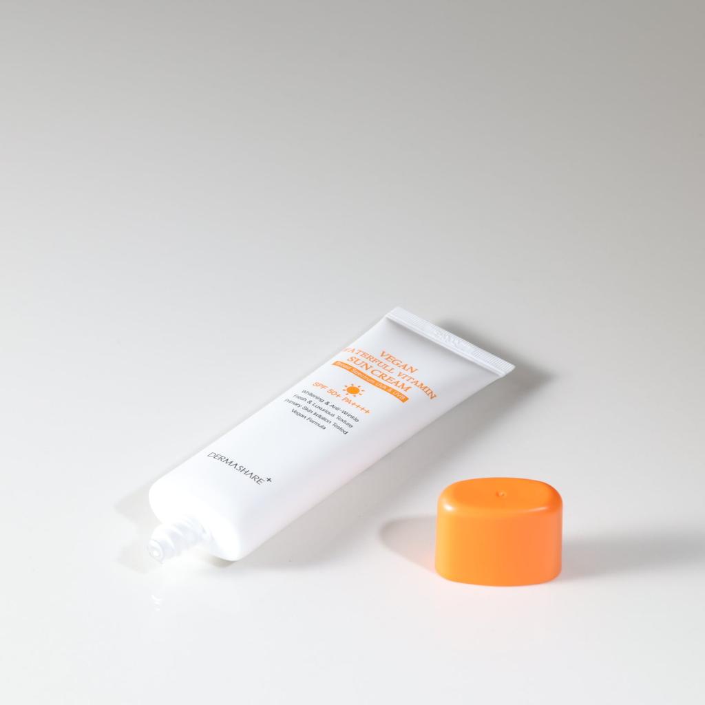 DERMASHARE Веганский увлажняющий витаминный солнцезащитный крем SPF50+ PA++++ 50 мл