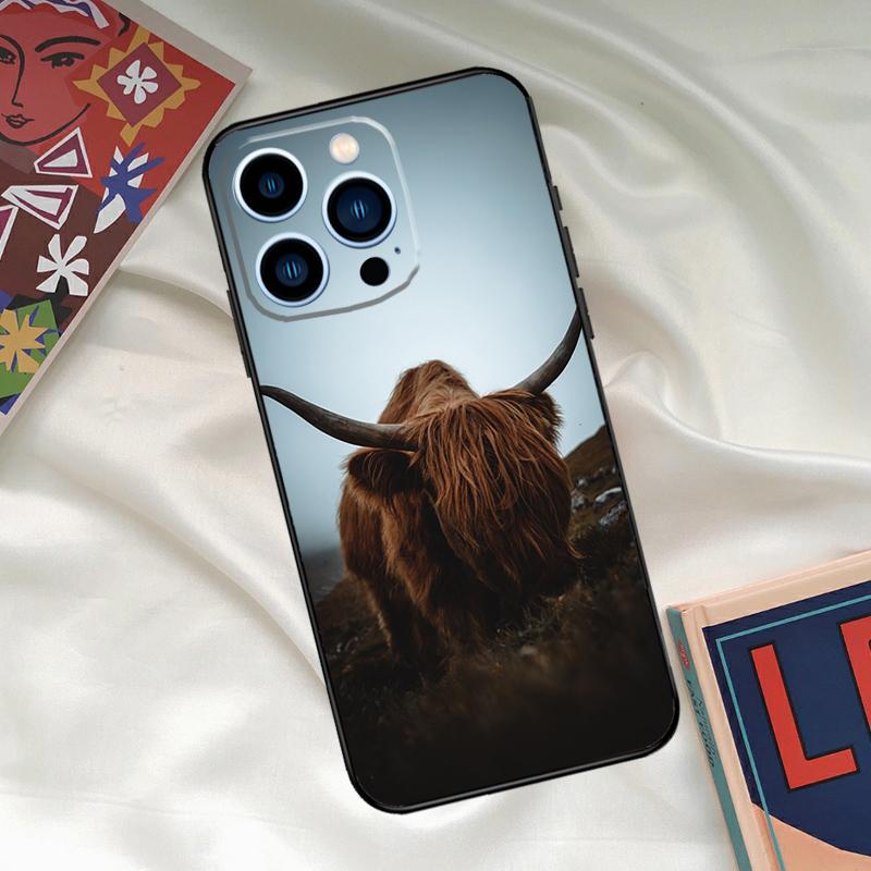 Highland Cows Phone Case For iPhone 16 15 14 12 11 13 17 Pro Max 15 16 Plus 13 Mini 16e 17 Air Funda Cover