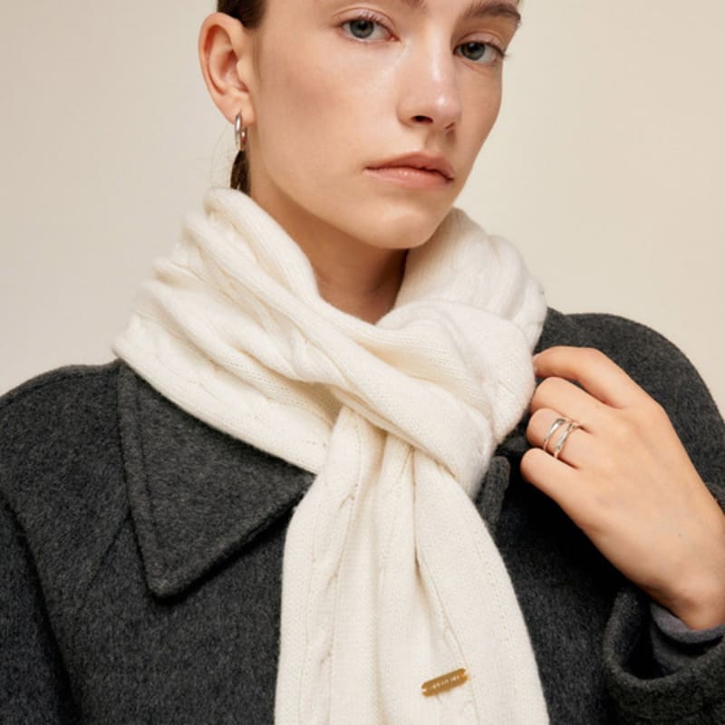 Saint Luxure Cable Loop Muffler Cream