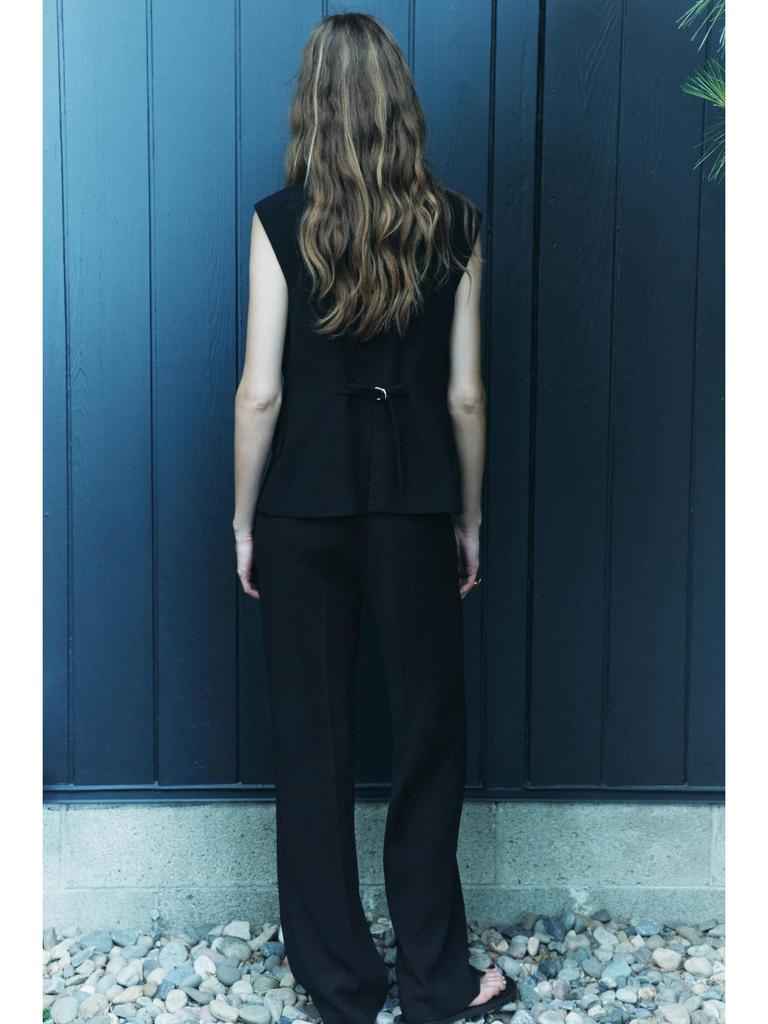 Женский безрукавный жилет на пуговицах и комплект повседневных брюк на весну/лето 2024 - Высококлассный европейский и американский стиль