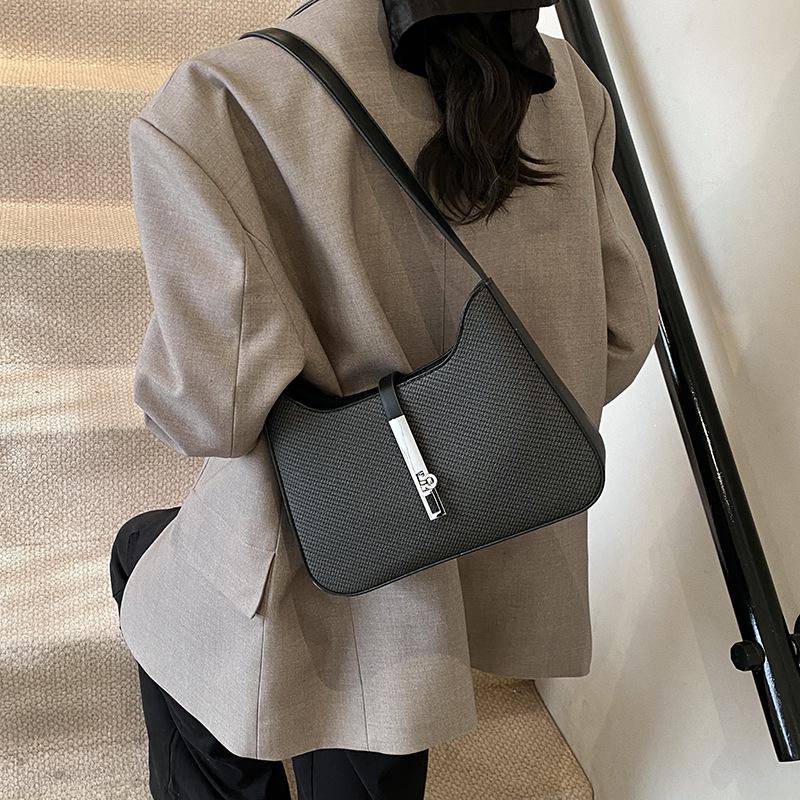 Underarm bag women's 2025 new popular shoulder bag spring casual premium texture commuter messenger bag