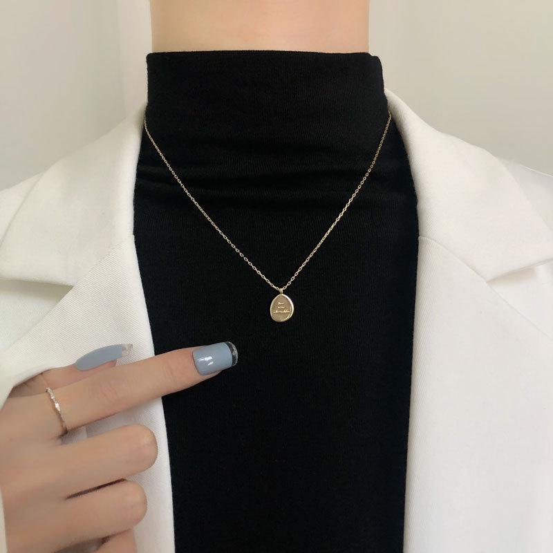 Английский алфавит двухстороннее ожерелье женское осеннее легкое роскошное нишевое дизайн передовое чувство ключичная цепочка ins ветер