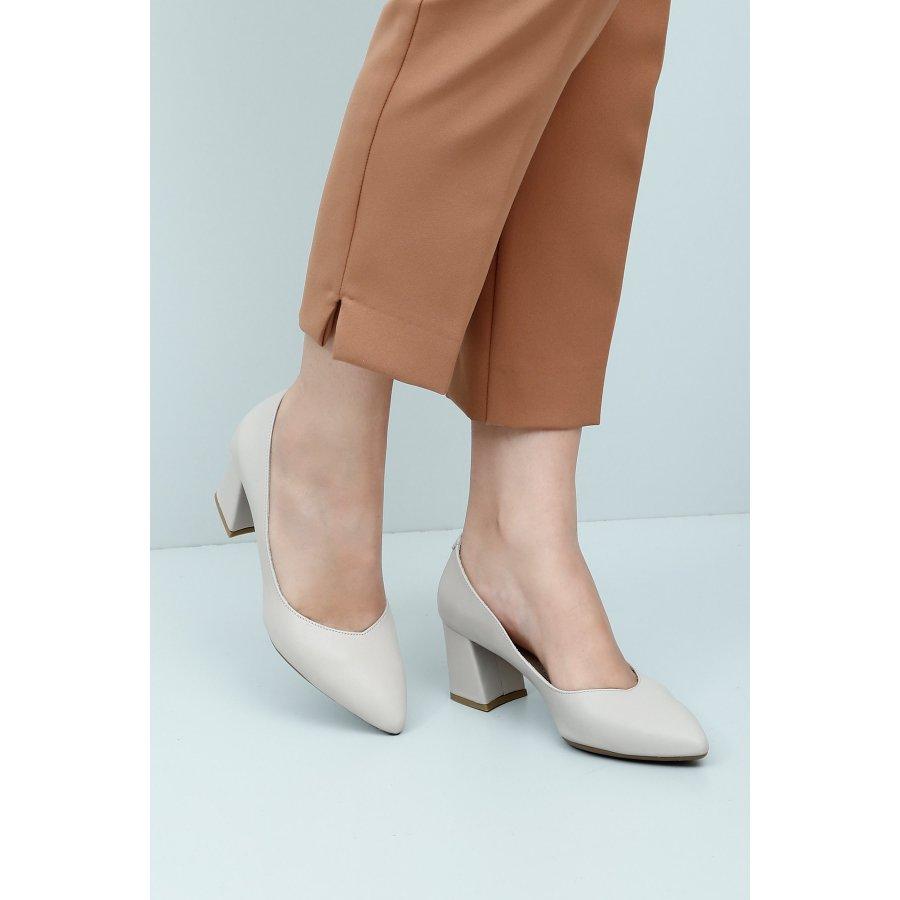 Женские кожаные классические туфли на каблуке