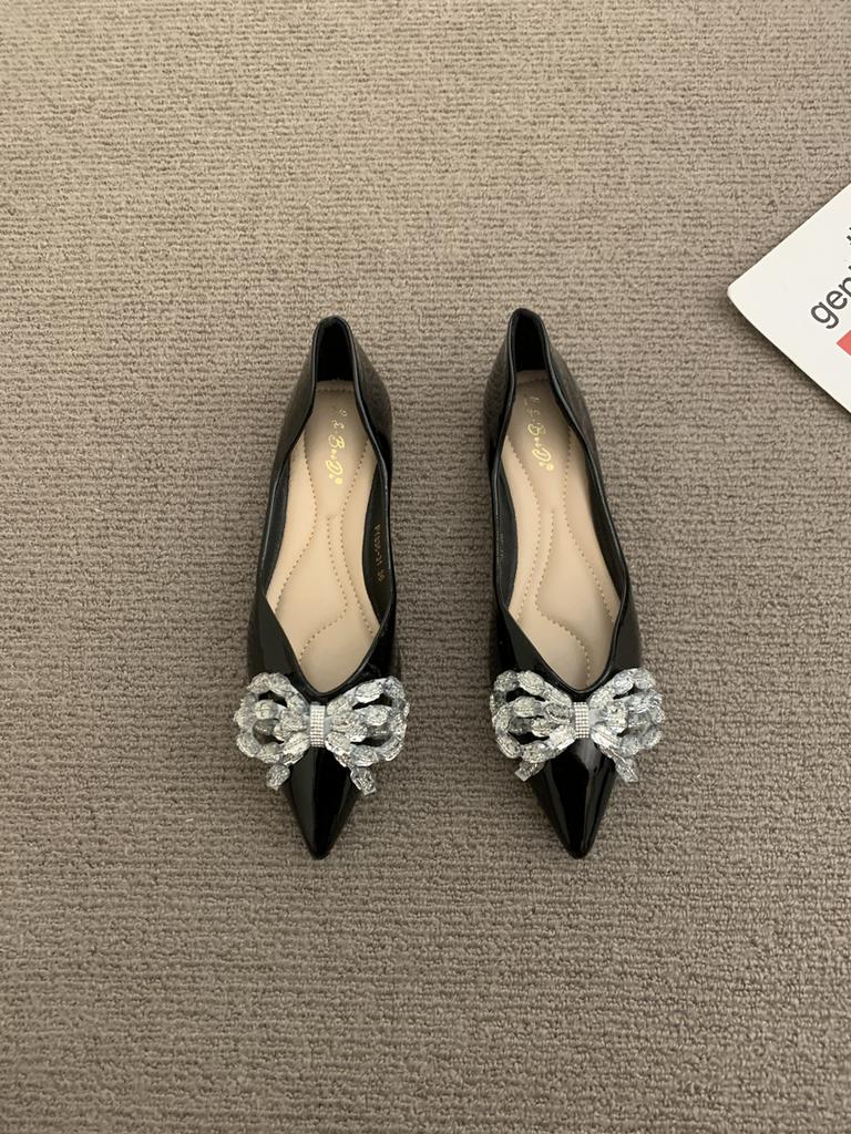 Модная женская обувь на плоской подошве 2025 Весна и Осень Бриллиантовая бабочка Новая Остроносая С мелким вырезом Большого размера Женская обувь Женская