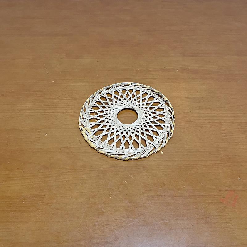 Коническая шляпа, сплетенная вручную из бамбука: Настенное искусство и аксессуар для танца в стиле древнего уся