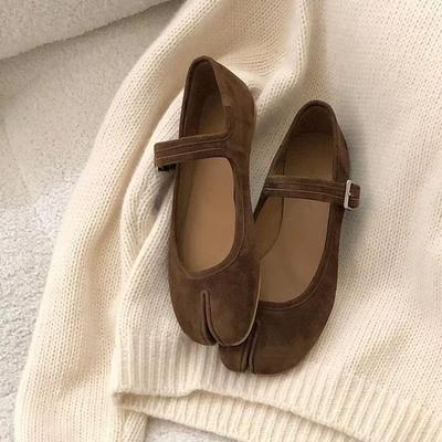 Кожа замша ниша свиные ножки с раздвоенным носком одинарные туфли женские 2025 весна универсальные на плоской подошве с мелким вырезом ремешок на одной пуговице туфли Мэри Джейн