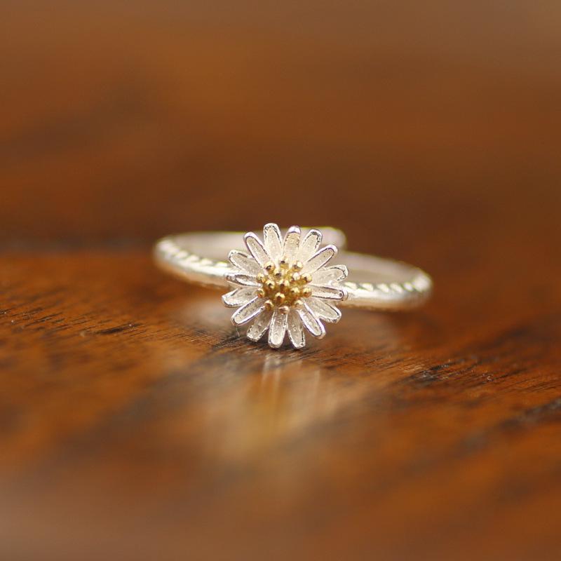 Trendy Daisy Flower Ring for Women - Charming and Fresh Design