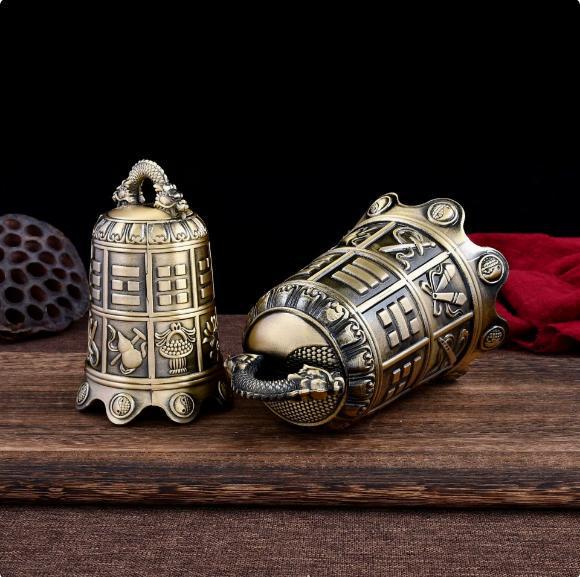 Бронзовый колокольчик-украшение «Восемь сокровищ»: Античная китайская латунная поделка для украшения дома или двери
