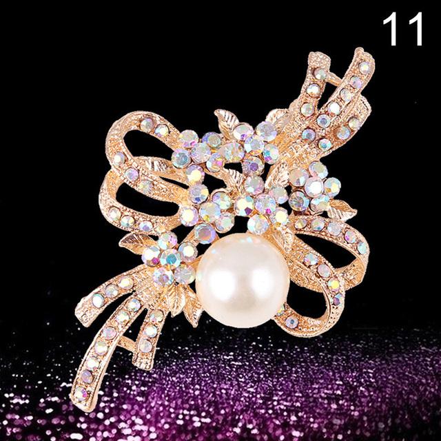 Fashion Jewelry High Quality Gold Color Brooch Pins Crystals Imitation Pearl Flower Brooch Women Wedding Party Accessories