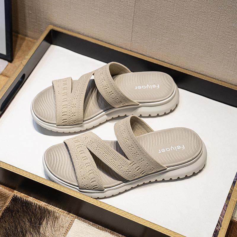 Slippers Women's Summer Outwear 2024 New Flat Slope Heel Fashion Knitted Lightweight Beach Slippers Women Sandals Ladies Shoes