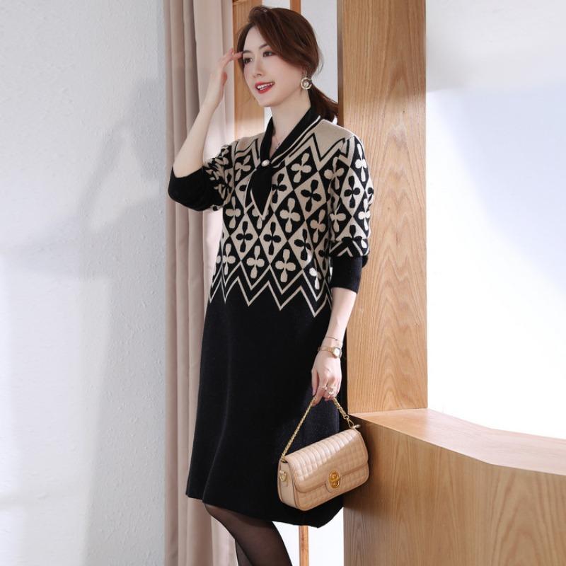 Женское вязаное платье среднего и старого большого размера, новое модное средней длины, свитер-юбка для мамы, свободного кроя