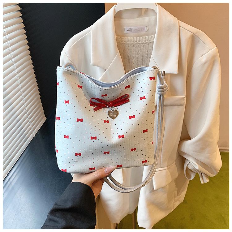 Модная универсальная милая сумка-багет с бантом, женская летняя простая премиальная наплечная сумка