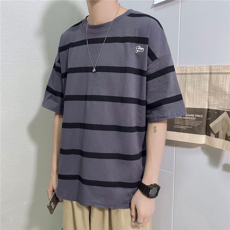 Летняя мужская футболка с коротким рукавом. Свободные и универсальные студенческие модные модные топы с короткими рукавами. Дышащие и впитывающие пот пуловеры в полоску с круглым вырезом.