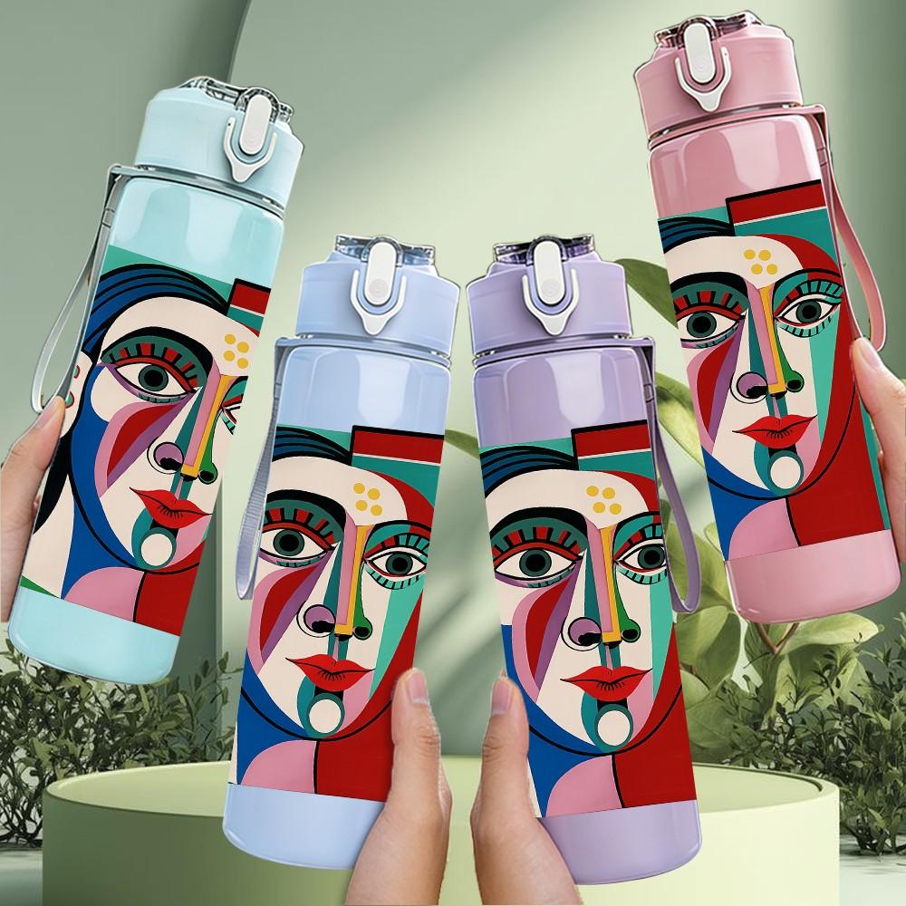 1PC Picasso Style Abstract Lady Print 750ml Color Plastic Sports Water Bottle Leakproof Flip Straw Lid Suitable for Sports Office Home Use
