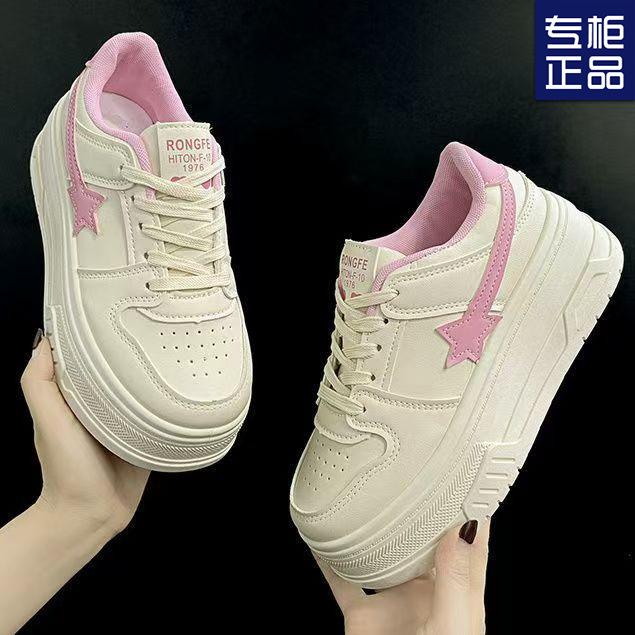 Популярные спортивные и развлекательные туфли Xiaoxiangfeng, новые женские туфли на платформе Muffin 2024 года, увеличивают звезду, универсальные маленькие белые туфли, обувь для досок