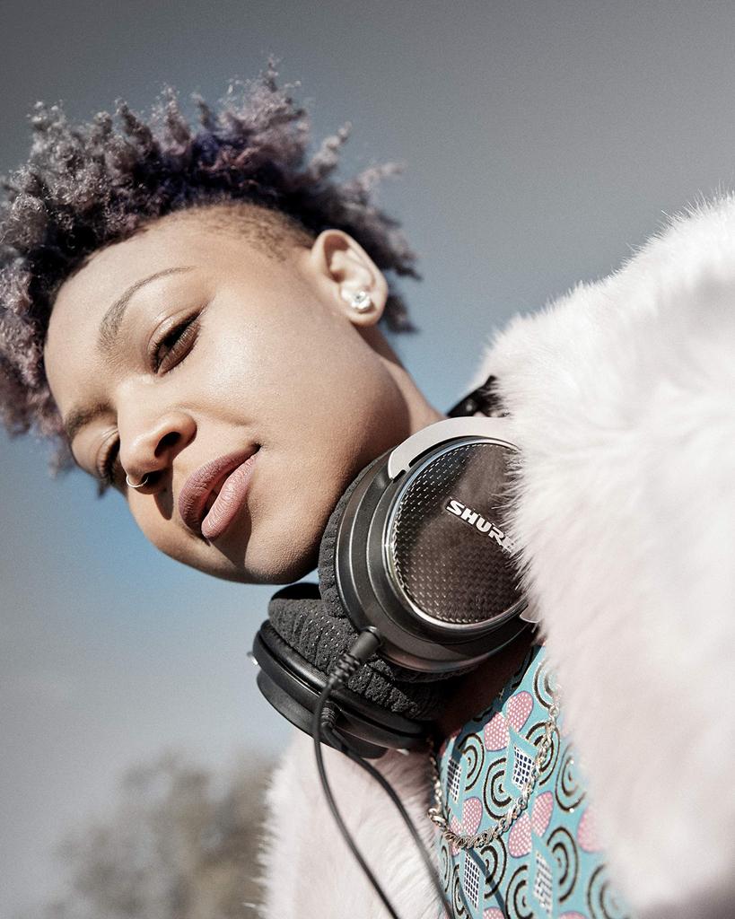 SHURE Premium Studio Headphones Black Sealed Wired Cable Detachable Music Production Monitoring Monitor Studio Professional Specification Sound