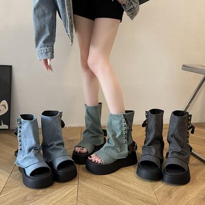 Новые джинсовые ботильоны с открытым носком и заклепками, крутые ботинки на толстой подошве-маффине, тонкие ботильоны, маленькая женская обувь