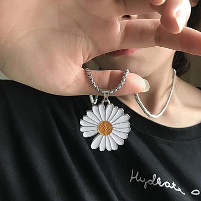 Модное ожерелье из титановой стали «Daisy»: Унисекс-подвеска в виде цветка в стиле хип-хоп, вдохновленная G-Dragon