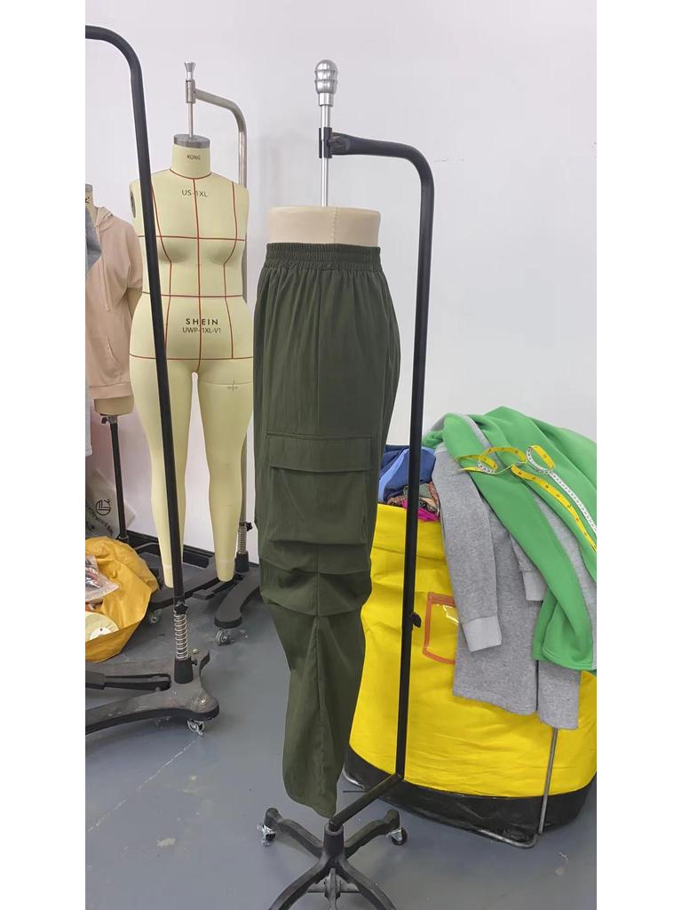 2025 Spring/Fall Elastic Waist Drawstring High-Waist Cargo Pants for Women—Loose Fit, Flap Pockets, Commuter Style.