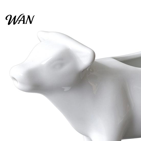Creative Kitchenware Ceramic Cow Shaped Sauce Pitcher with Handle, 50ml Cute Creamer Milk Decorative Food Server Jug Gravy Boat for Kitchen