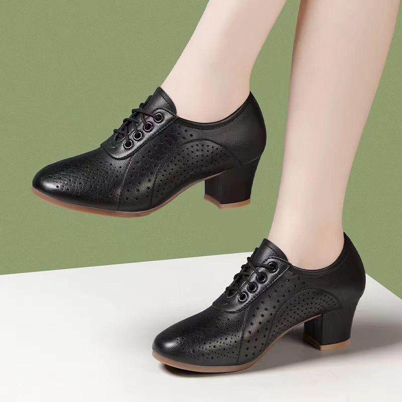 Mom's Comfortable Single Shoe Women's Low Heel Lace Up Square Dance Shoes One-piece Heel Dance Shoes Casual White Shoes
