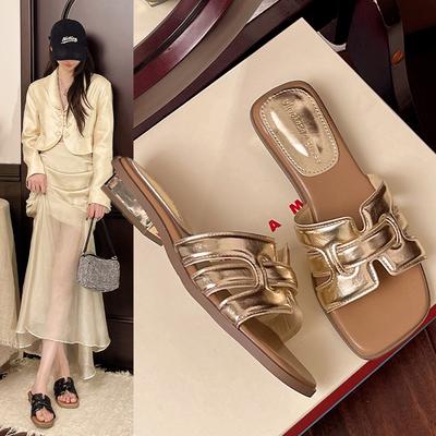 Французские крутые шлепанцы на низком каблуке, женская летняя обувь 2025, новинка, с юбкой, сказочный стиль, темперамент, танкетка, пляжные шлепанцы на перемычке