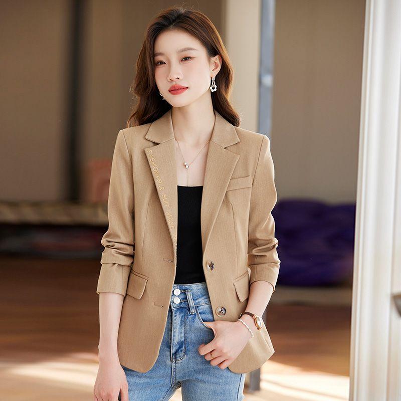 Модный и элегантный женский короткий пиджак на все случаи жизни