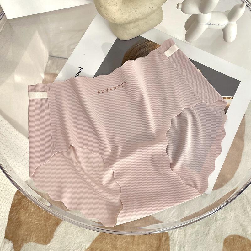 Women's Briefs Large Size Peach Butt One Piece Seamless Underwear Naked Ice Silk Breathable Comfortable Briefs