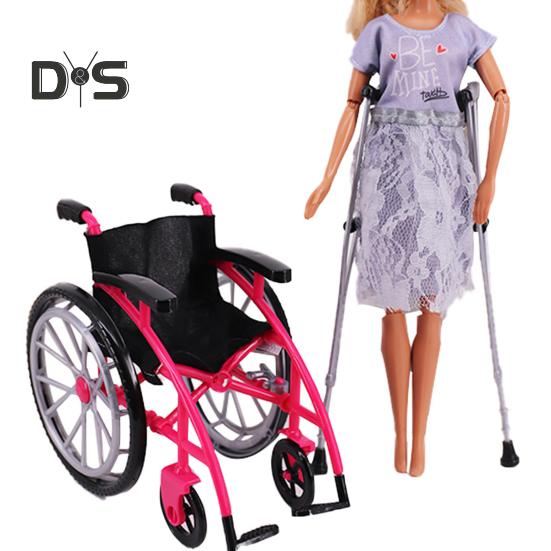 Мини-игрушка в виде инвалидной коляски для кукольного домика Миниатюрная модель с костылями Украшение дома DIY Поделки Песочный столик Аксессуары Игрушки для инвалидной коляски Мини-костыли