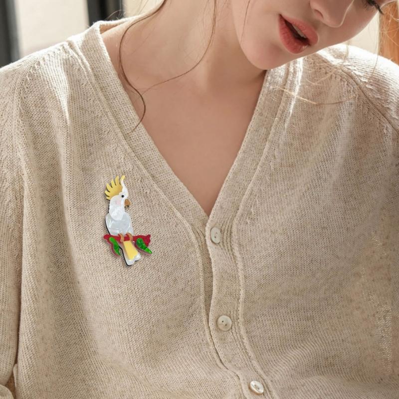 Fashionable Sophisticated Parrot Lapel Pin with Dripping Oil Designs Contrast Accessory for Party Supplies Costumes