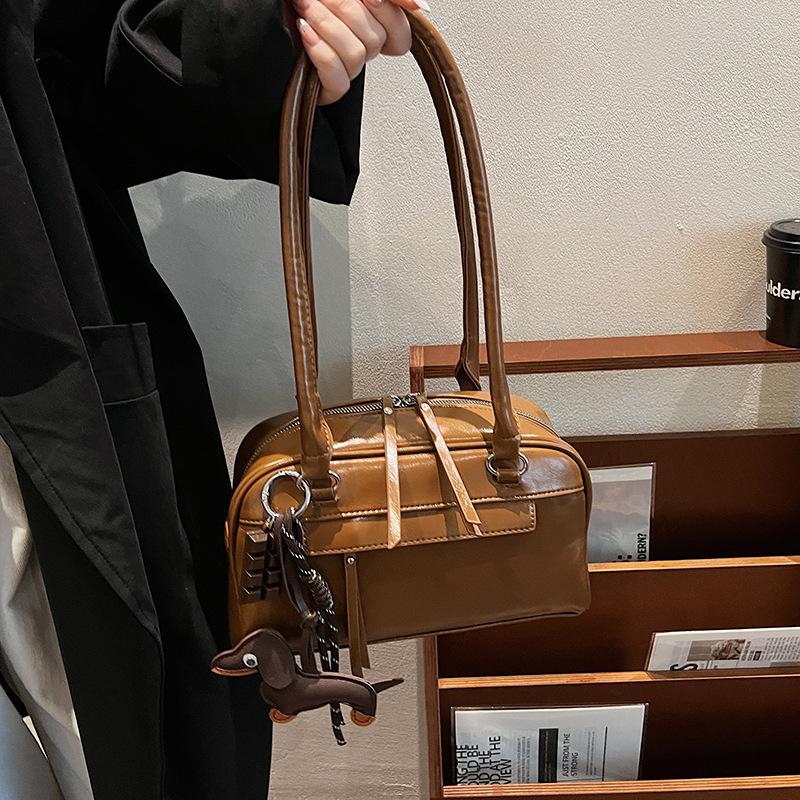 Трендовая нишевая сумка подмышкой, женская сумка для поездок на работу 2024 года, новая простая ретро-сумка для боулинга, универсальная сумка через плечо