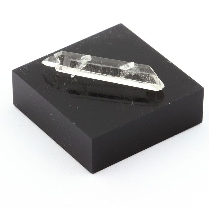 Pierres et Minéraux. Quartz. 4.920 ct. La Gardette Mine, Bourg d'Oisans, Isère, France.